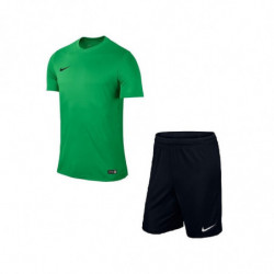 Детская Футбольная форма Nike JR Park VI 725984-302+725988-010 зелено-черная